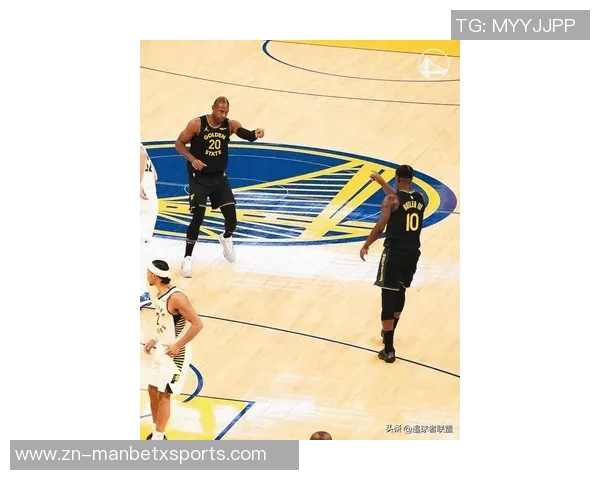 库里盛赞巴特勒训练赛表现出色攻防两端展现统治力 库里盛赞巴特勒训练赛表现出色攻防两端展现统治力