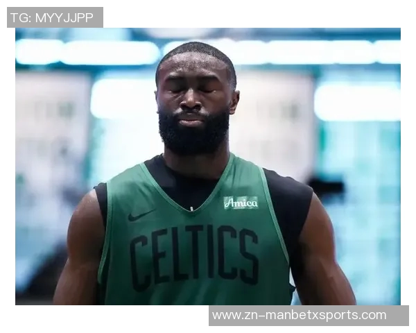 杰伦布朗全能表现助力球队胜利砍下35分5板5助1断展现领袖风范