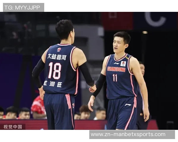 詹金斯关键时刻果断出手三分绝平展现不设限的篮球精神