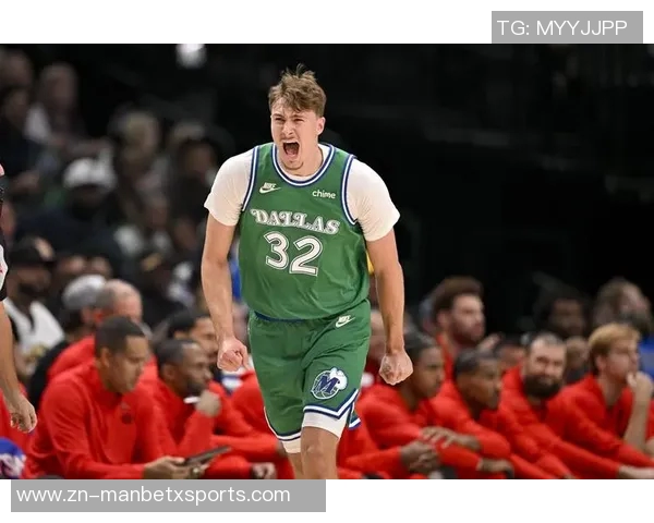 字母哥首投即成经典瞬间暴扣福德与弗拉格震撼全场